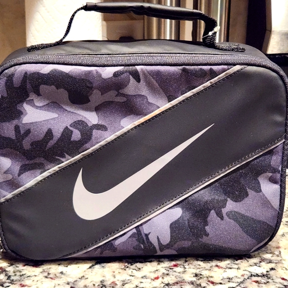 Nike Insulated Lunch Bag (Black & Gray Camouflaged)
